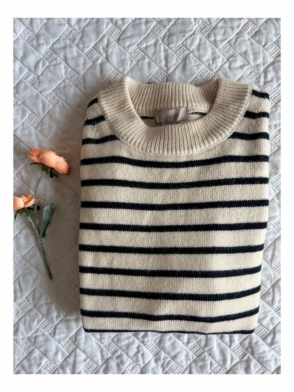 NWT H&M Striped Crewneck Sweater Size L Cream Navy Blue Knit - Picture 8 of 8